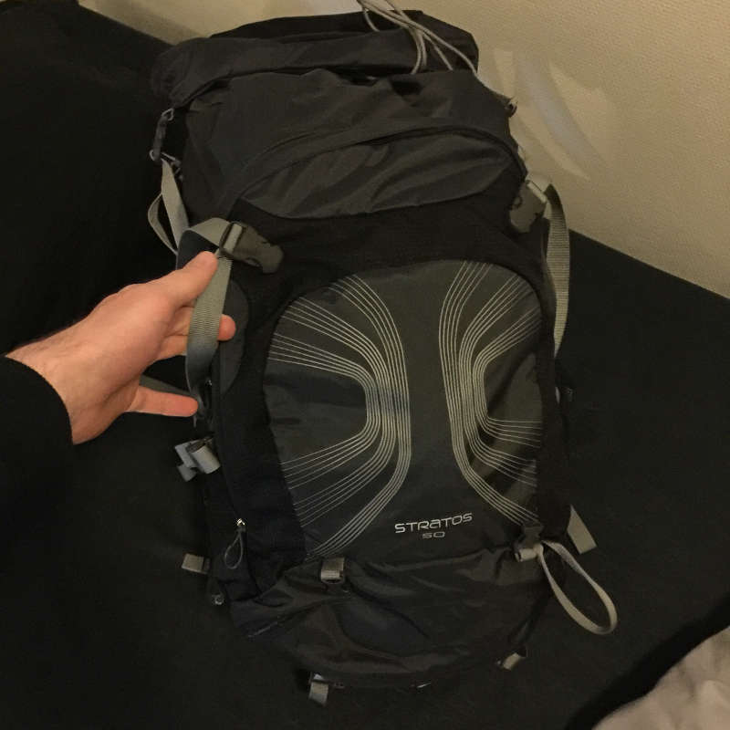 Een foto van een zojuist gekochte backpack voor Thailand