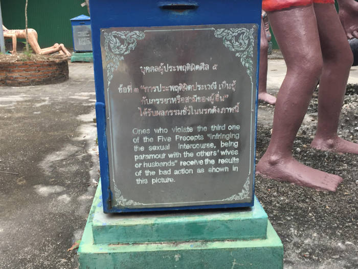 Afbeelding van de straf die voor vreemdgaan staat de Wang saen suk hell garden in Bangsaen.