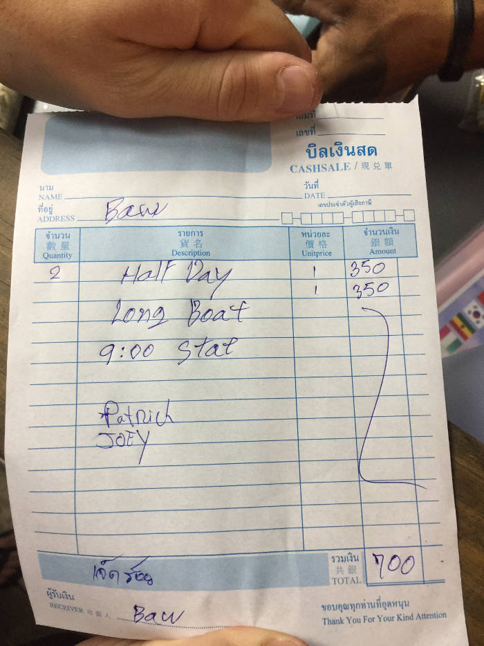Afbeelding van een bon waarop de prijs voor een eilandtour in Koh Phi Phi staat.