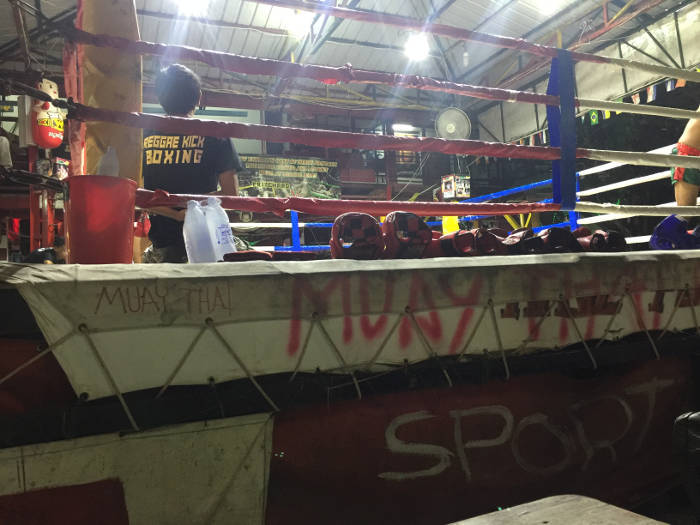 Afbeelding van de boksring in de Reggae bar in Koh Phi Phi.