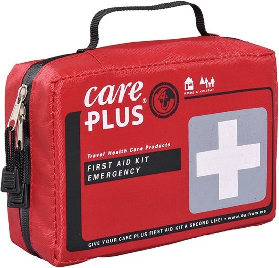Foto van een EHBO kit van het merk care plus dat gebruikt kan worden voor noodgevallen.